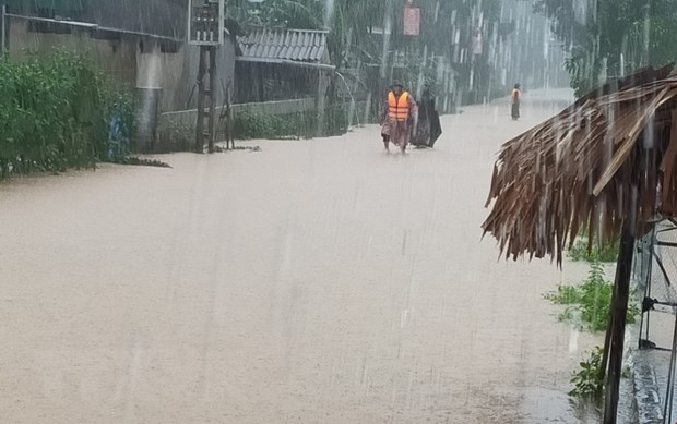 Nước trên các sông từ Quảng Bình đến Ninh Thuận đang lên, đề phòng lũ quét và sạt lở đất